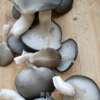 平菇油菜拌熟肉步骤1
