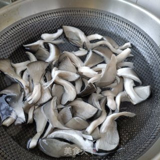 平菇油菜拌熟肉步骤2