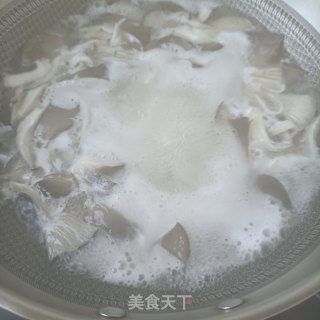 平菇油菜拌熟肉步骤4
