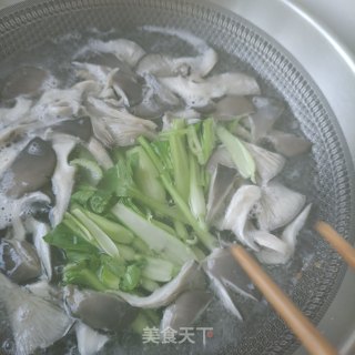 平菇油菜拌熟肉步骤5