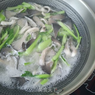 平菇油菜拌熟肉步骤6