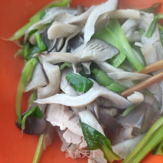 平菇油菜拌熟肉步骤11