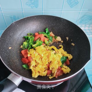 青椒西红柿炒鸡蛋步骤9