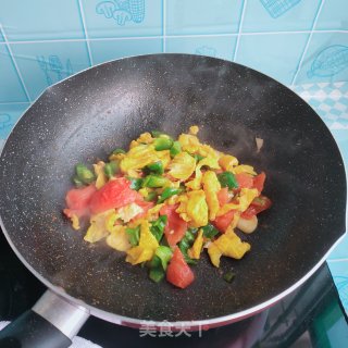 青椒西红柿炒鸡蛋步骤10