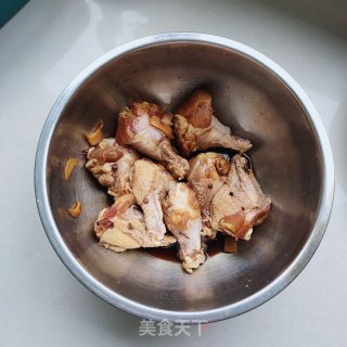 无水炖鸡翅根步骤1