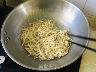 胡萝卜炒豆腐皮步骤1