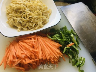 胡萝卜炒豆腐皮步骤2