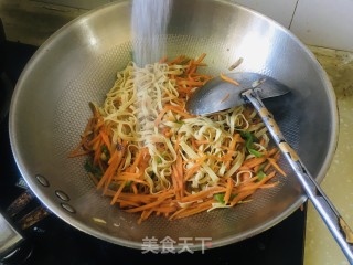 胡萝卜炒豆腐皮步骤6