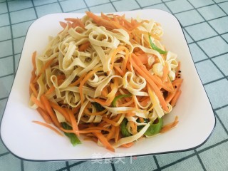 胡萝卜炒豆腐皮步骤9