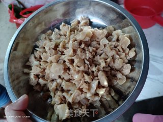 猪油渣炒萝卜干步骤1