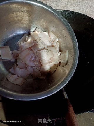 猪油渣炒萝卜干步骤2