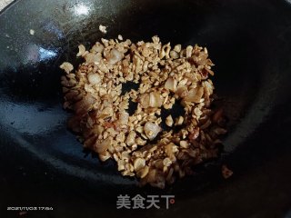 猪油渣炒萝卜干步骤6