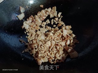 猪油渣炒萝卜干步骤5