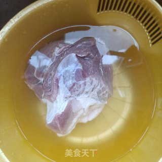 回锅肉炖豆腐步骤1