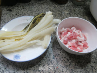 猪肉炒腌白菜步骤1