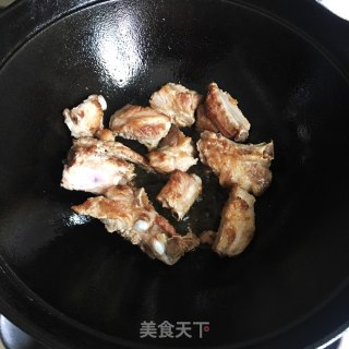 南瓜炖排骨步骤2