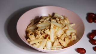 白菜梗炒鸡胸肉步骤6