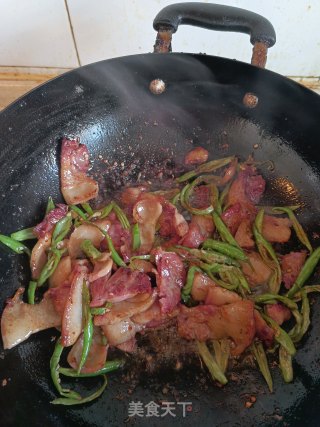 青椒爆炒猪头肉步骤5