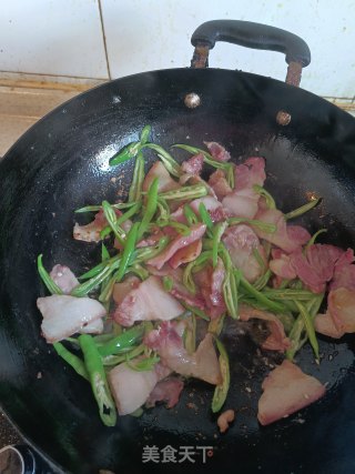 青椒爆炒猪头肉步骤4