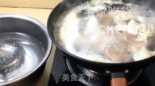 家常香烤卤猪蹄，先卤后烤，家常做法，香而不腻，口感劲道，太完美了。步骤3