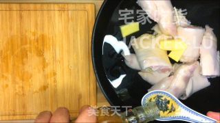 家常香烤卤猪蹄，先卤后烤，家常做法，香而不腻，口感劲道，太完美了。步骤2