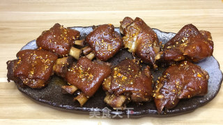 家常香烤卤猪蹄，先卤后烤，家常做法，香而不腻，口感劲道，太完美了。步骤14
