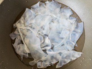 小白菜炖粉皮步骤1 小白菜炖粉皮步骤1