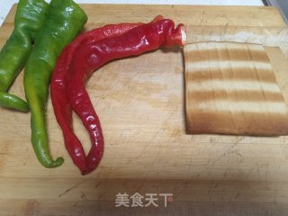 青红椒炒豆干步骤1 青红椒炒豆干步骤1