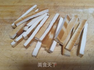 青红椒炒豆干步骤2 青红椒炒豆干步骤2