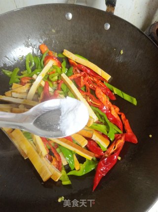 青红椒炒豆干步骤9 青红椒炒豆干步骤9