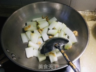 海米炒冬瓜步骤3