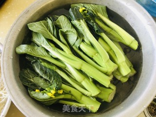 蒜头油生抽淋芥兰步骤1