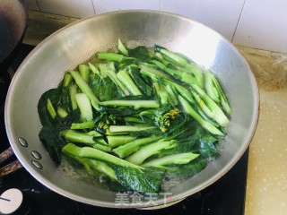 蒜头油生抽淋芥兰步骤3