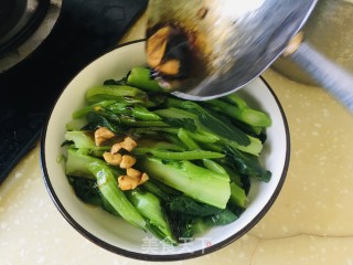蒜头油生抽淋芥兰步骤6