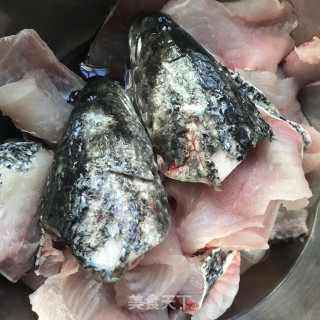 麻辣黑鱼炖豆腐步骤1