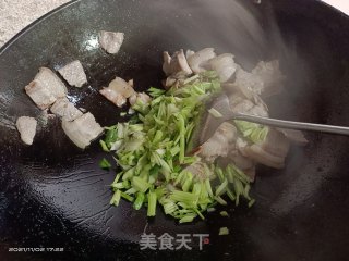猪肉炒芹菜步骤4