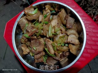 猪肉炒芹菜步骤6