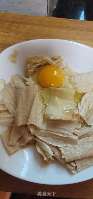 豆瓣酱烧腐竹步骤2