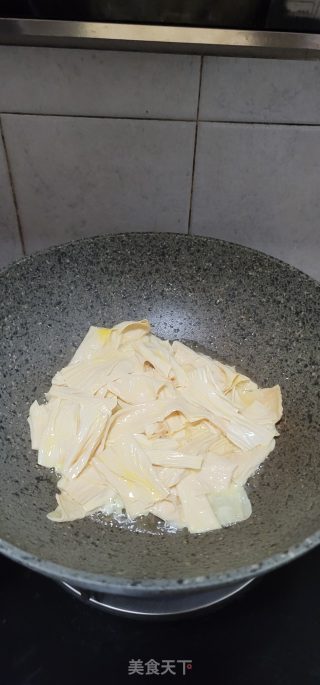 豆瓣酱烧腐竹步骤5