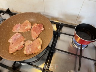 蜜汁煎鸡扒步骤3