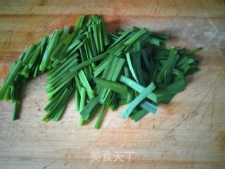 韭菜鸡蛋炒粉条步骤1