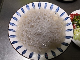 酸菜肉末粉条步骤1