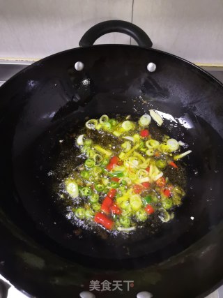 酸菜肉末粉条步骤3