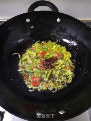 酸菜肉末粉条步骤4