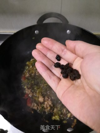 酸菜肉末粉条步骤8