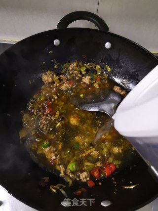 酸菜肉末粉条步骤9