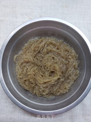 家常美味包菜肉末炒粉条步骤2