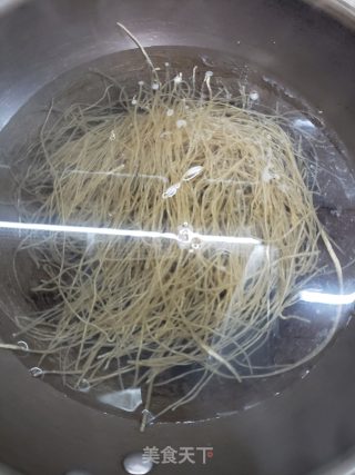 家常美味包菜肉末炒粉条步骤1