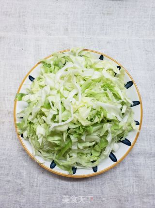 家常美味包菜肉末炒粉条步骤4