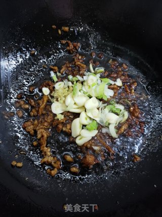 家常美味包菜肉末炒粉条步骤8